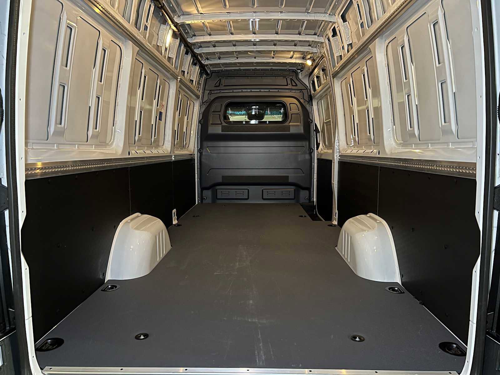 Used 2024 Mercedes-Benz Sprinter 2500 image 17