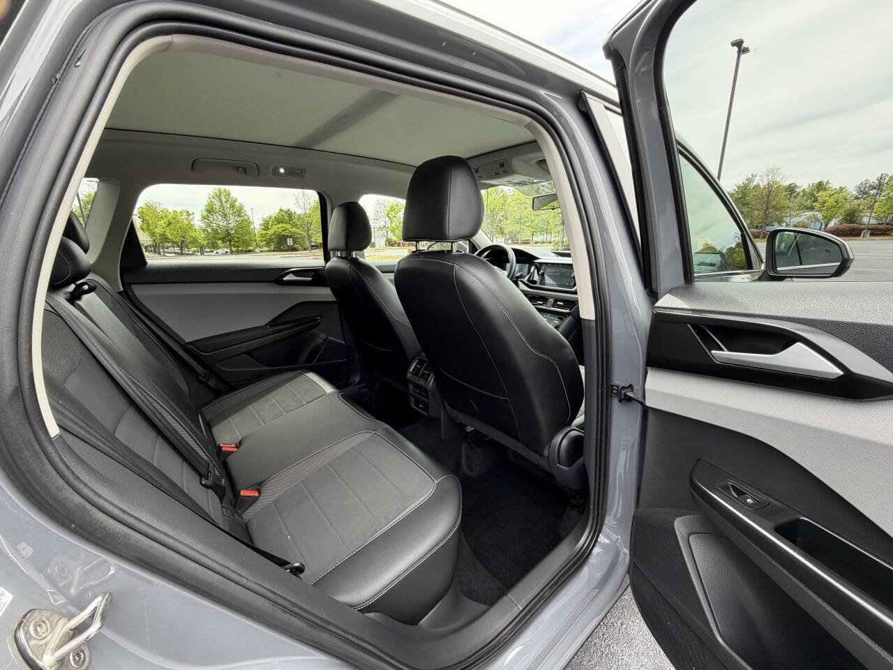 Used 2022 Volkswagen Taos SE image 14