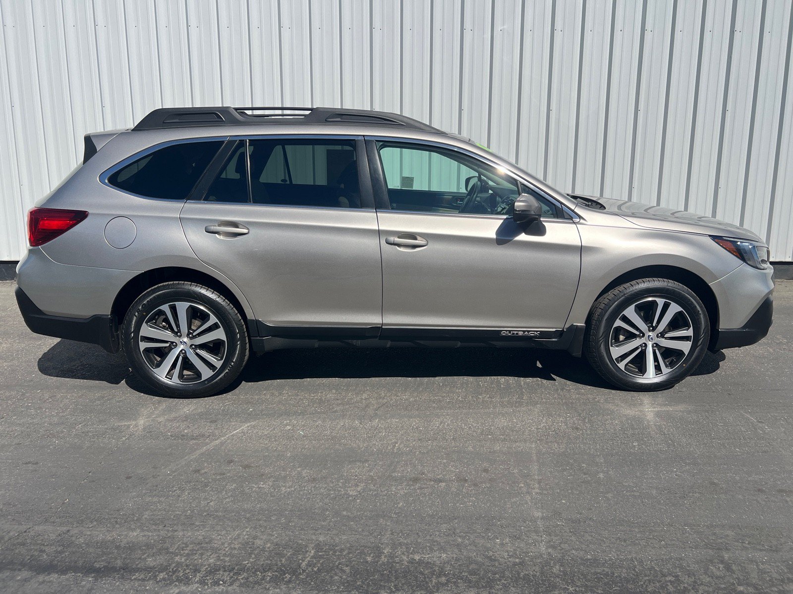Used 2018 Subaru Outback 2.5i Limited AWD/4WD image 7
