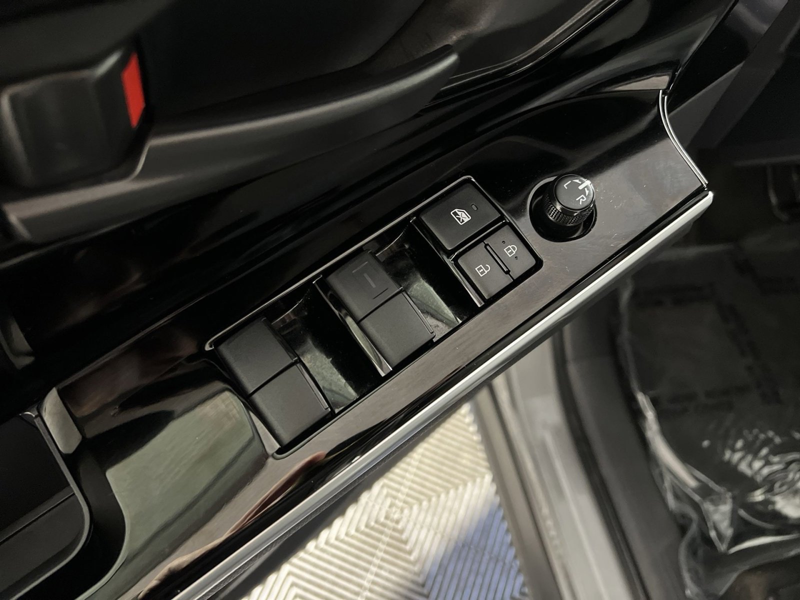 Used 2024 Subaru Solterra Premium image 15