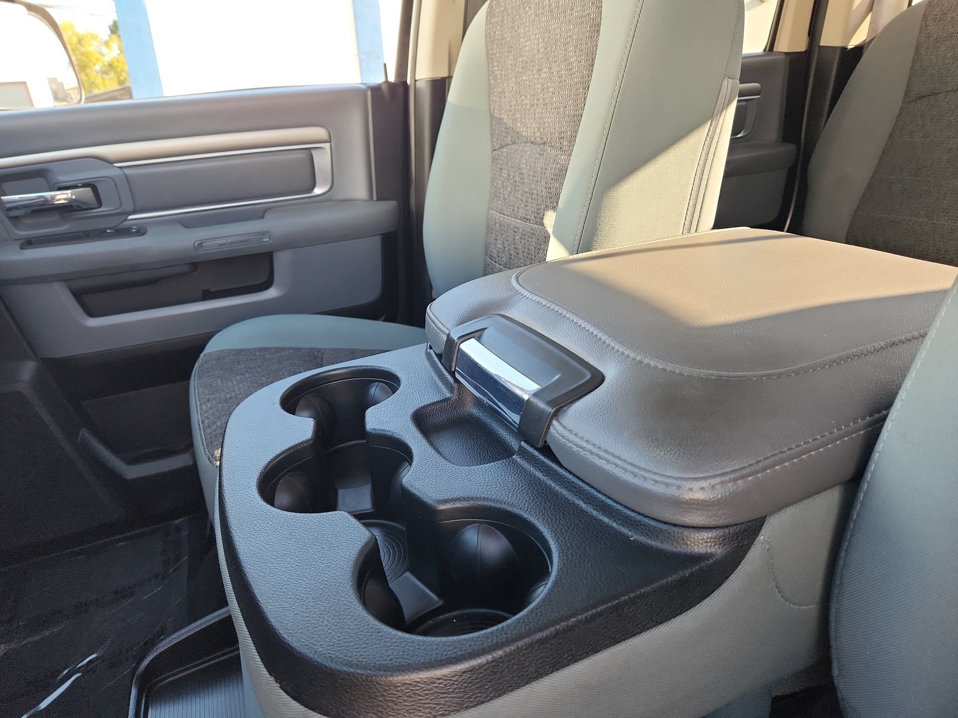 Used 2018 RAM 3500 Big Horn RWD image 21