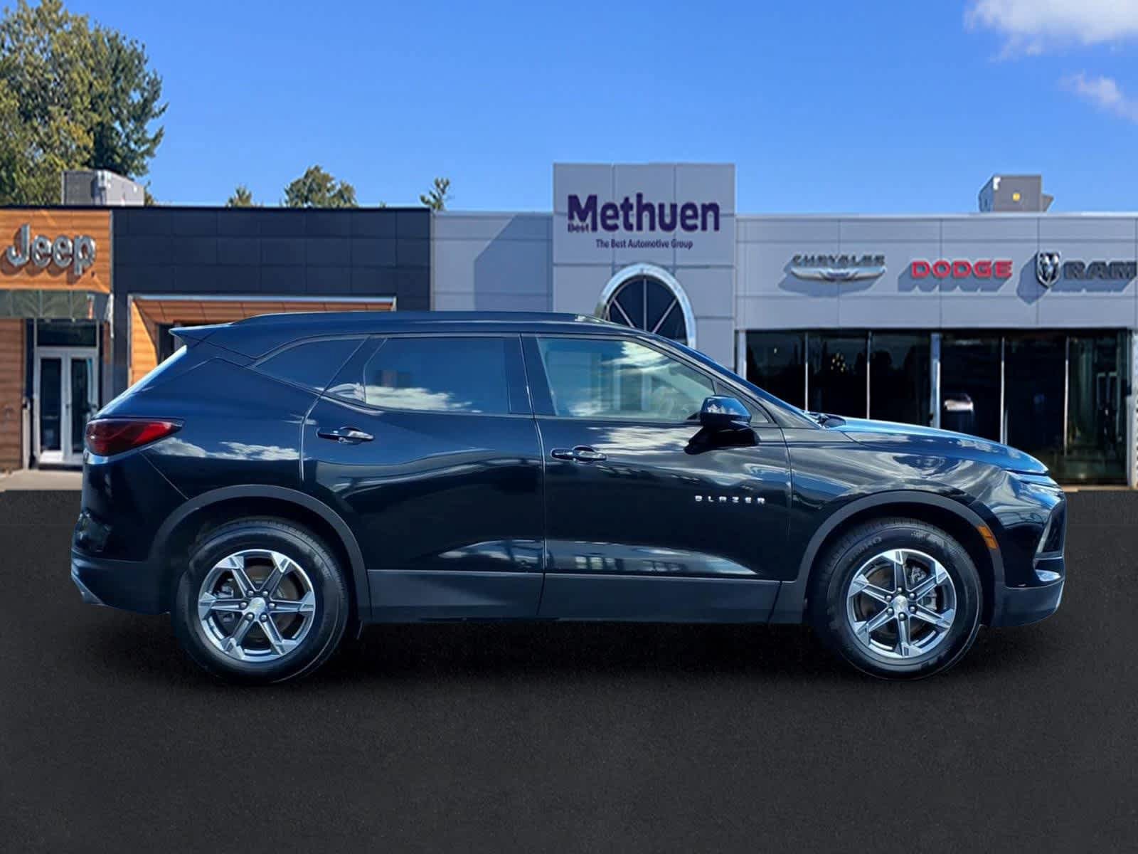 Used 2023 Chevrolet Blazer LT w/ Convenience Package AWD/4WD image 2