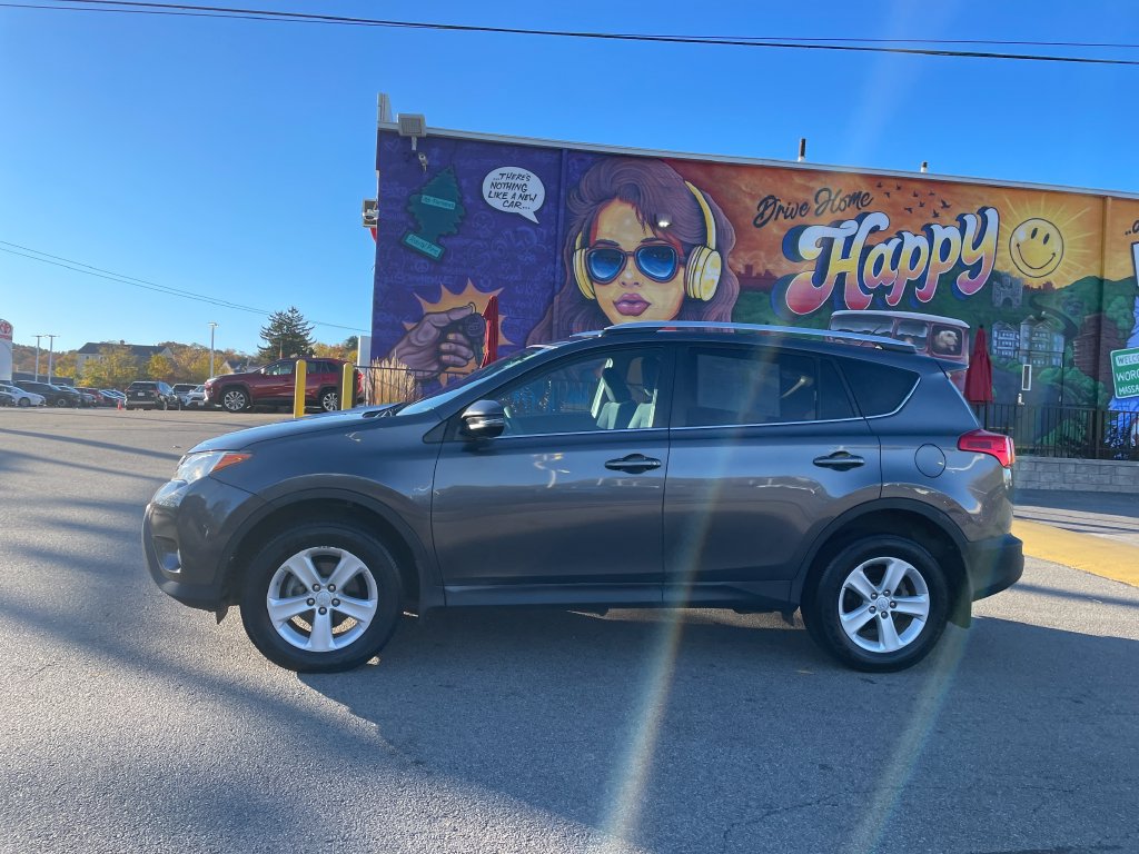 Used 2014 Toyota RAV4 XLE AWD/4WD image 2