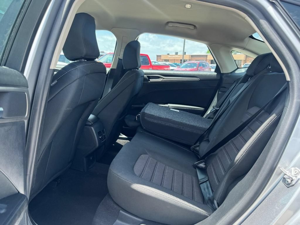 Used 2020 Ford Fusion SE FWD image 10