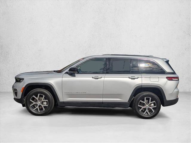 Used 2025 Jeep Grand Cherokee Limited w/ Trailer Tow Package image 9