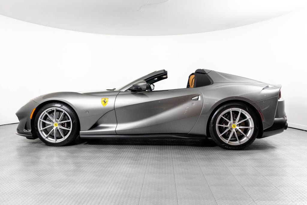 Used 2023 Ferrari 812 GTS RWD image 3