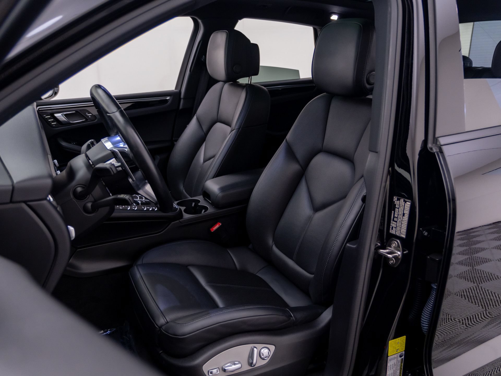 Used 2019 Porsche Macan S AWD/4WD image 4