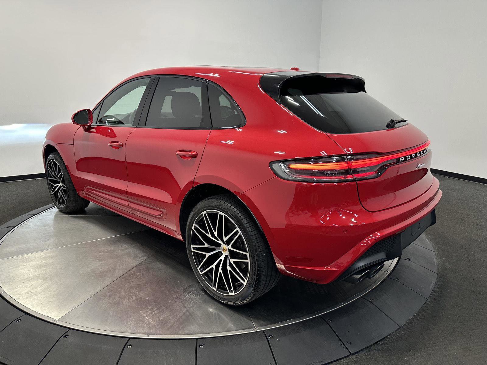 Certified 2025 Porsche Macan image 7