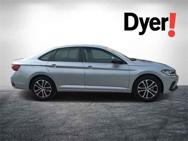 Used 2025 Volkswagen Jetta Sport image 2