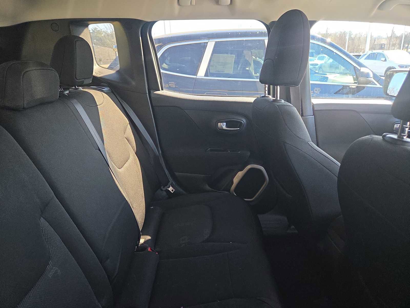 Used 2017 Jeep Renegade Latitude image 11