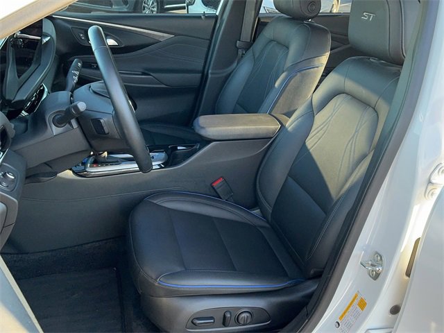 Used 2024 Buick Envista Sport Touring w/ Convenience I Package image 13