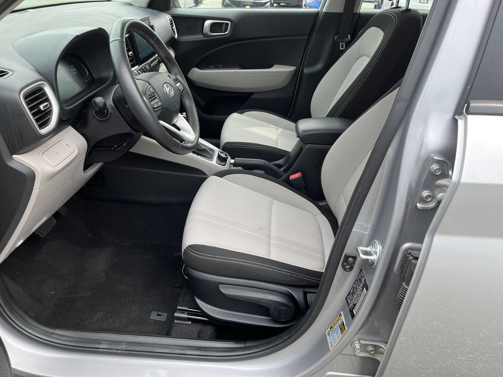 Used 2025 Hyundai Venue SEL FWD image 33