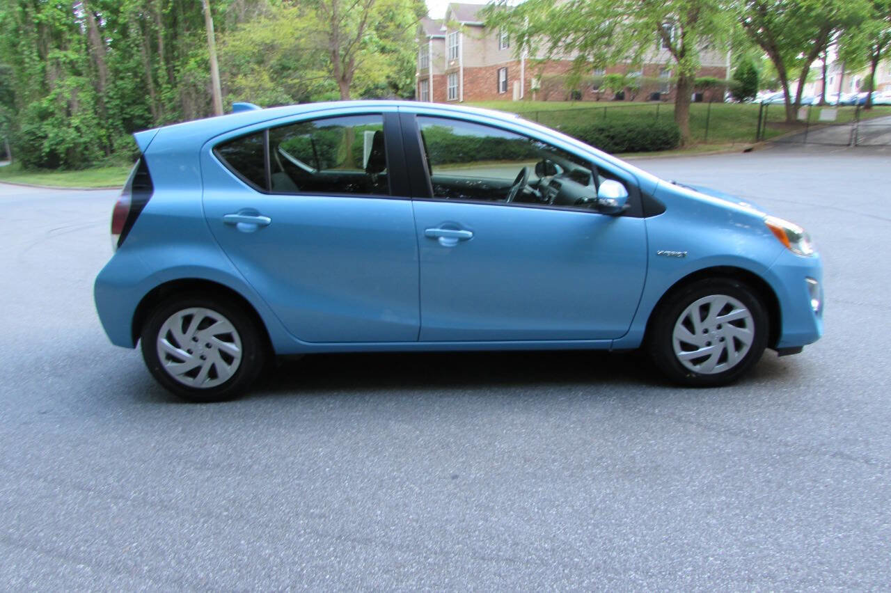 Used 2015 Toyota Prius C Two image 7