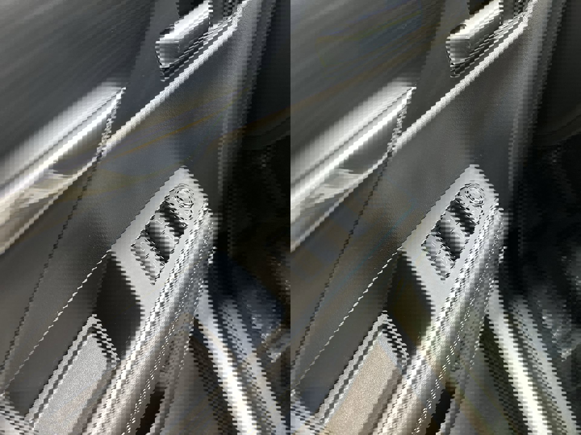 Certified 2024 GMC Acadia Elevation image 24