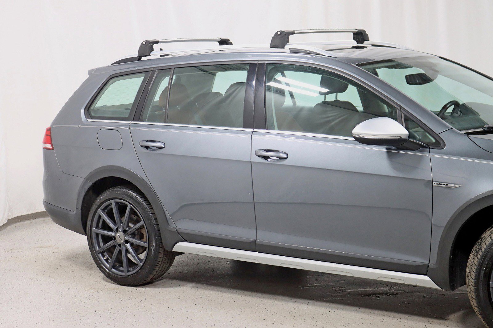 Used 2019 Volkswagen Golf Alltrack SE image 3