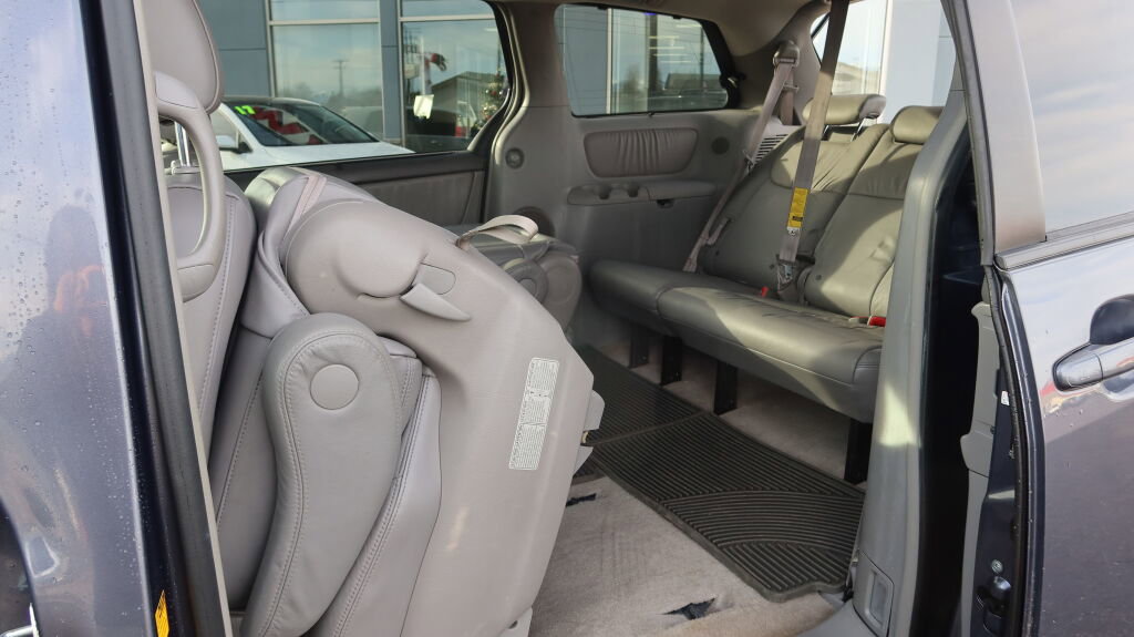 Used 2008 Toyota Sienna XLE Limited image 15