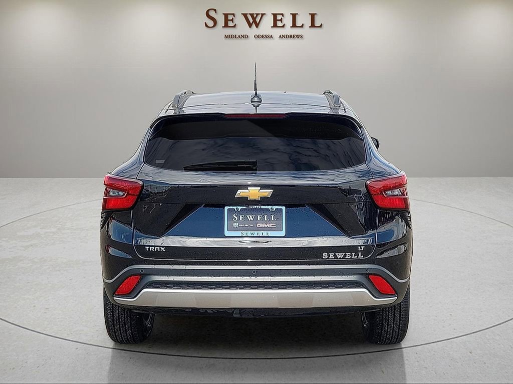 Used 2024 Chevrolet Trax LT w/ Driver Confidence Package image 4