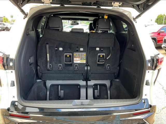 Used 2025 Toyota Sienna XSE w/ XSE Premium Package FWD image 38