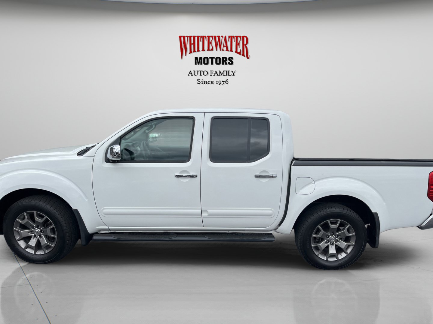 Used 2015 Nissan Frontier SL AWD/4WD image 2