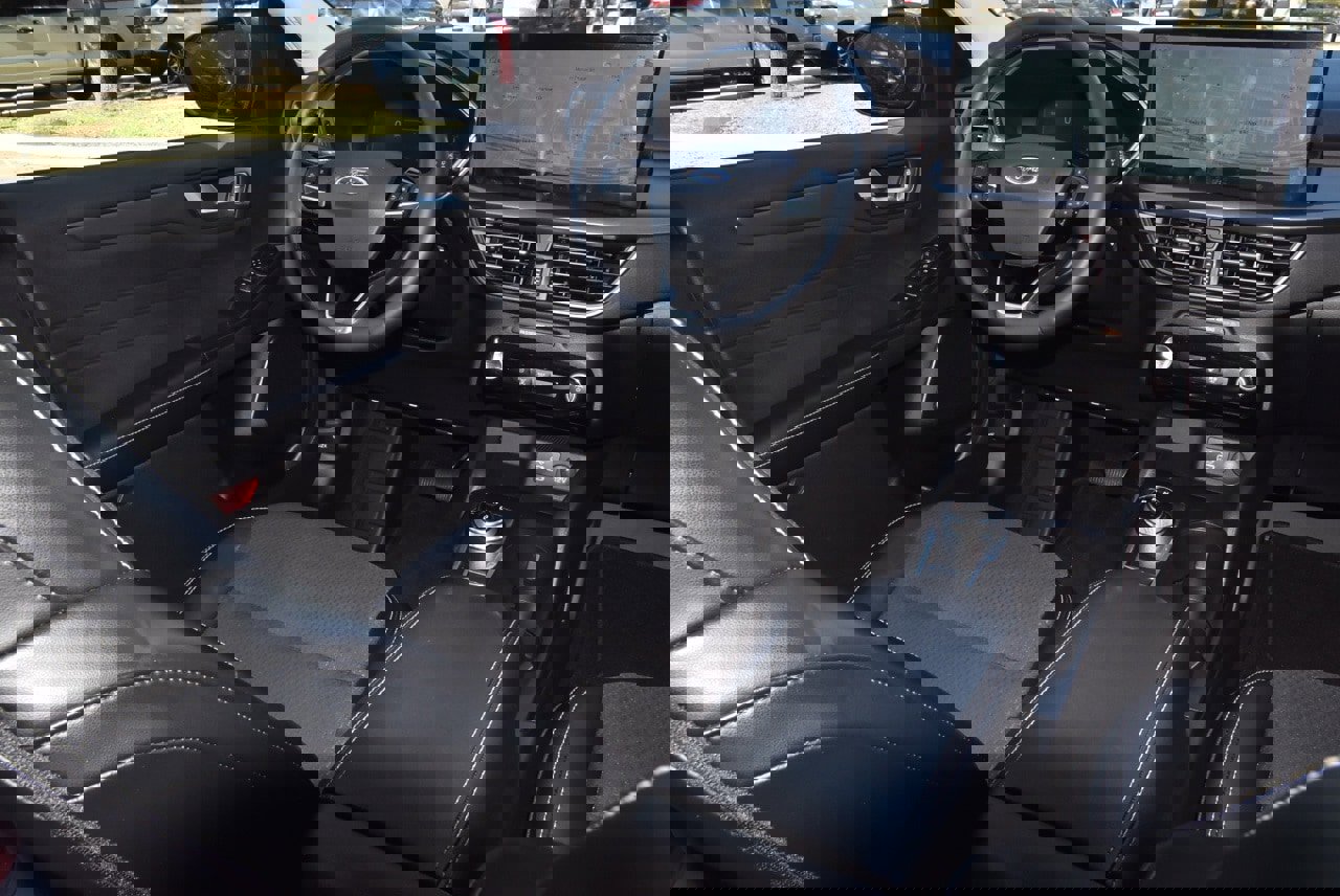 Used 2024 Ford Escape SE image 15