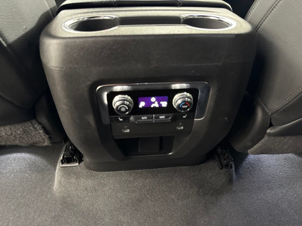 Used 2022 GMC Yukon XL Denali AWD/4WD image 19