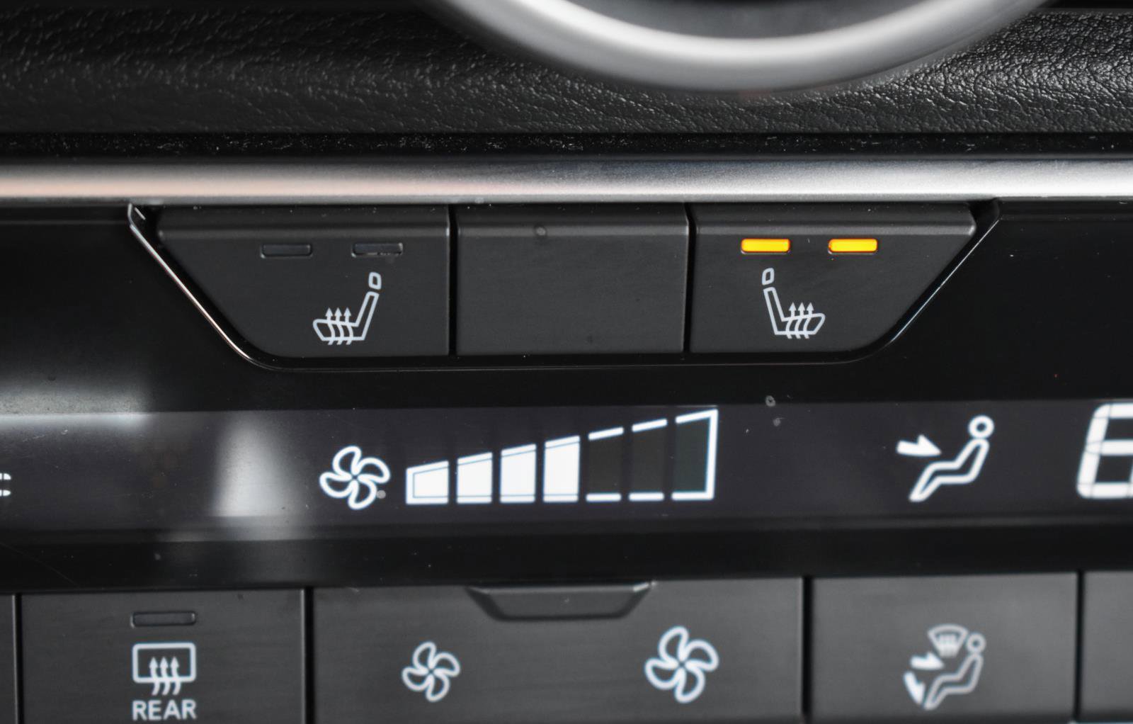 Used 2025 Nissan Sentra SR FWD image 11