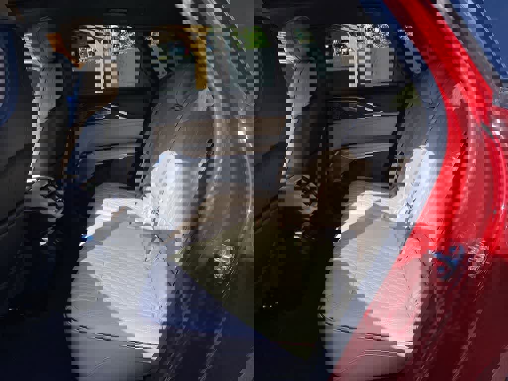 Certified 2025 Cadillac Lyriq Luxury w/ Nappa Leather Package AWD/4WD image 17