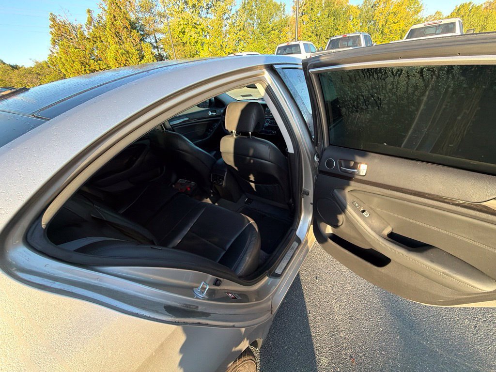 Used 2014 Kia Cadenza Premium w/ Technology Package FWD image 14