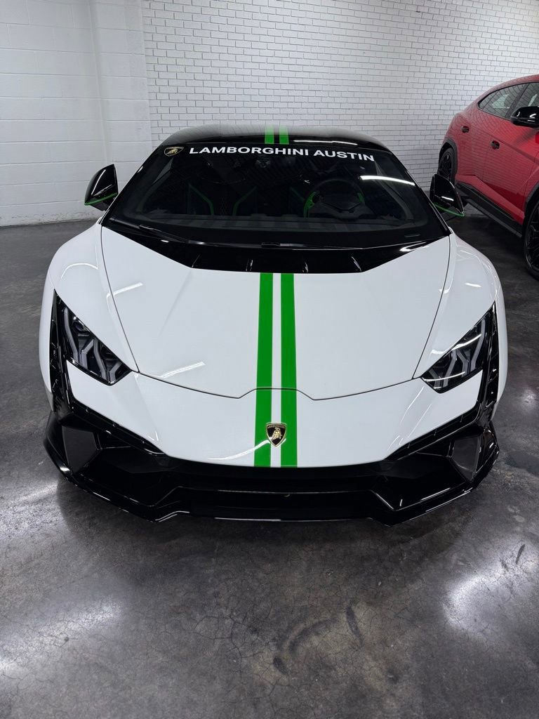 Used 2023 Lamborghini Huracan Tecnica RWD image 3