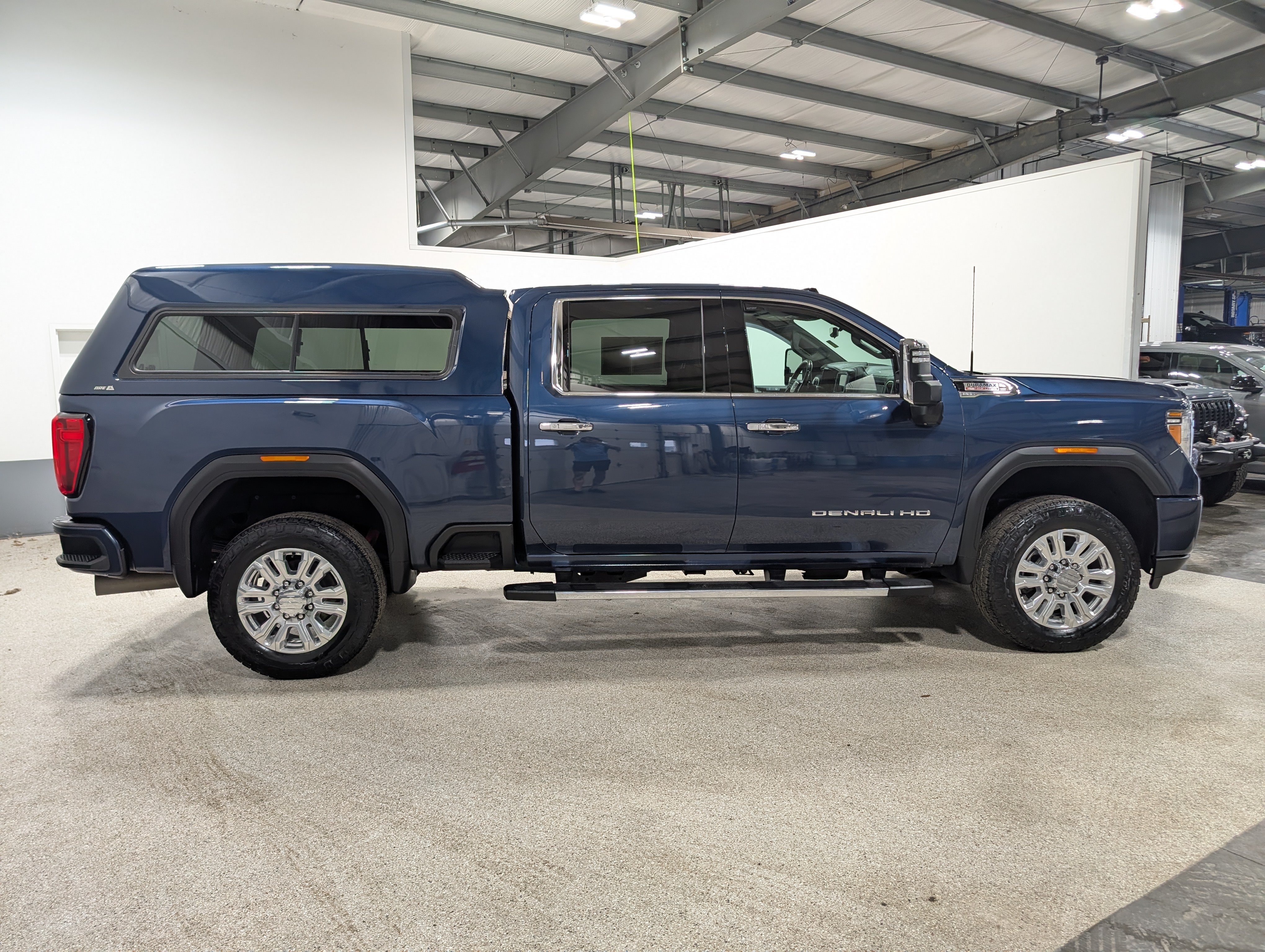 Used 2023 GMC Sierra 2500 Denali w/ Denali Ultimate Package AWD/4WD image 2