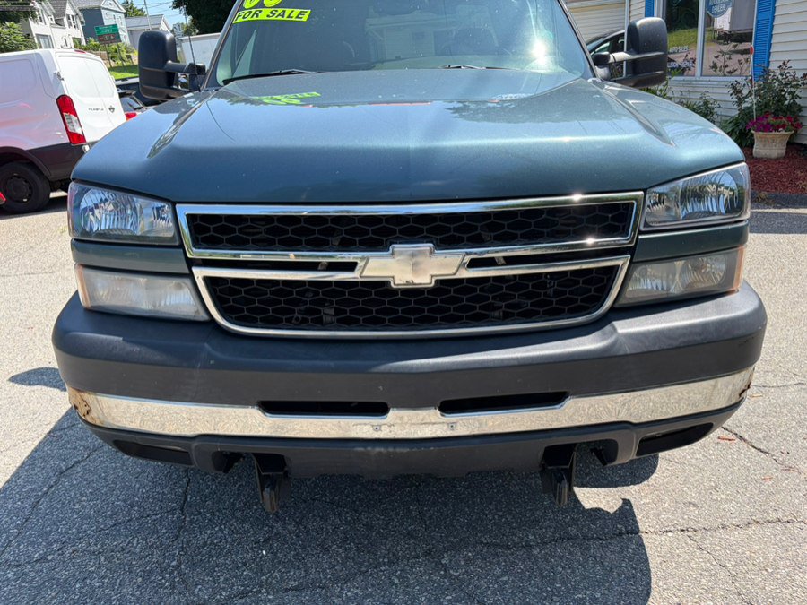 Used 2006 Chevrolet Silverado 2500 LT w/ Heavy-Duty Power Package AWD/4WD image 3