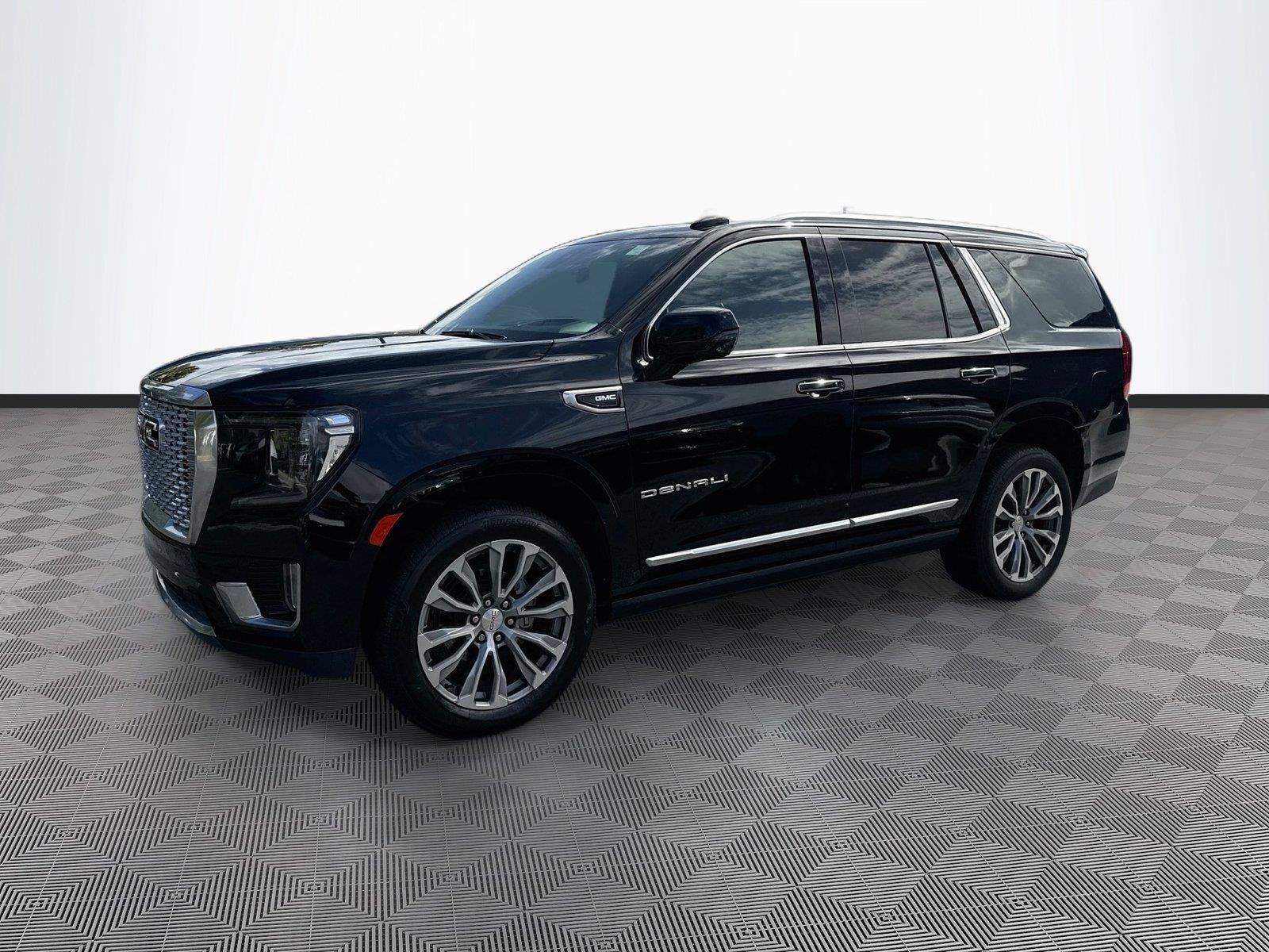 Used 2021 GMC Yukon Denali w/ Denali Premium Package AWD/4WD image 3
