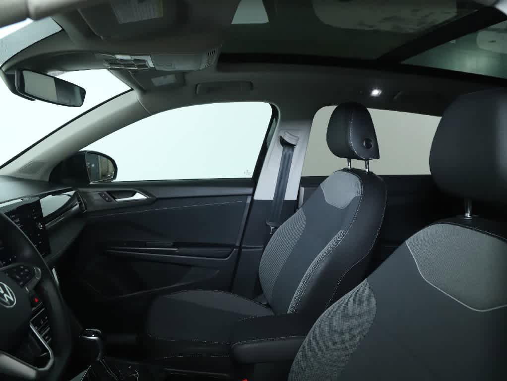 Certified 2025 Volkswagen Taos SE FWD image 20