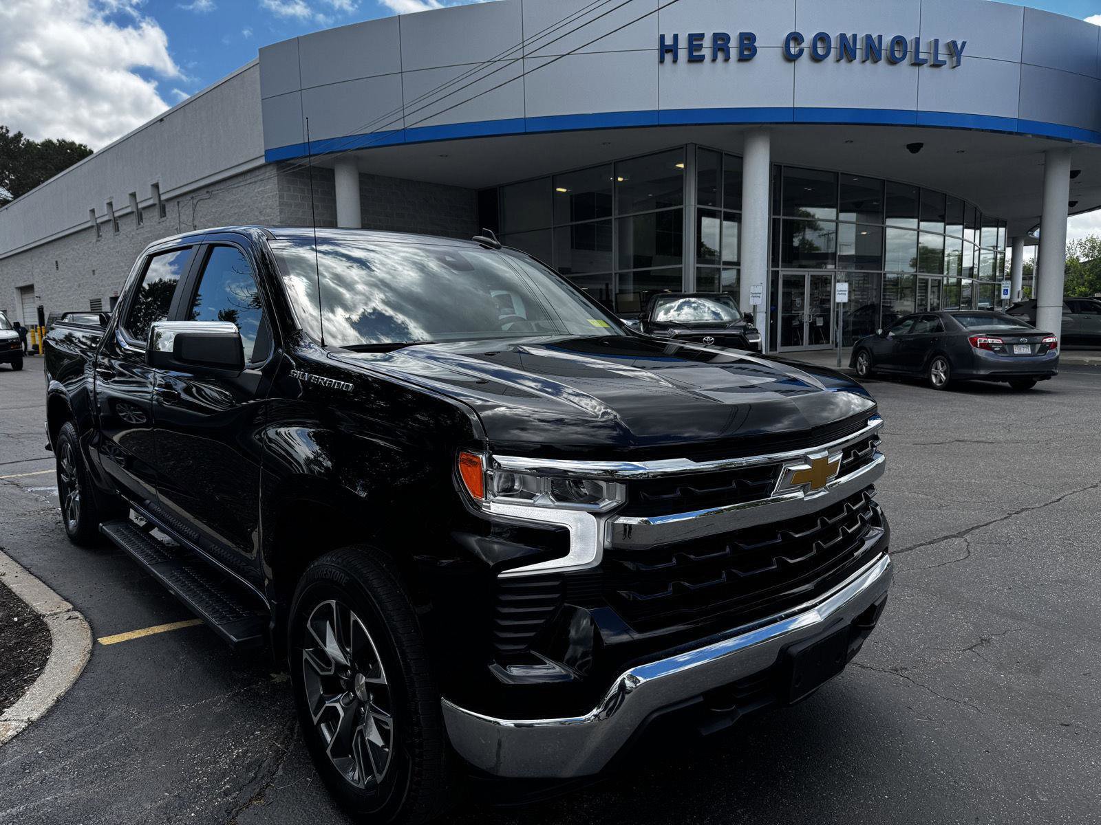 Certified 2024 Chevrolet Silverado 1500 LT AWD/4WD image 1