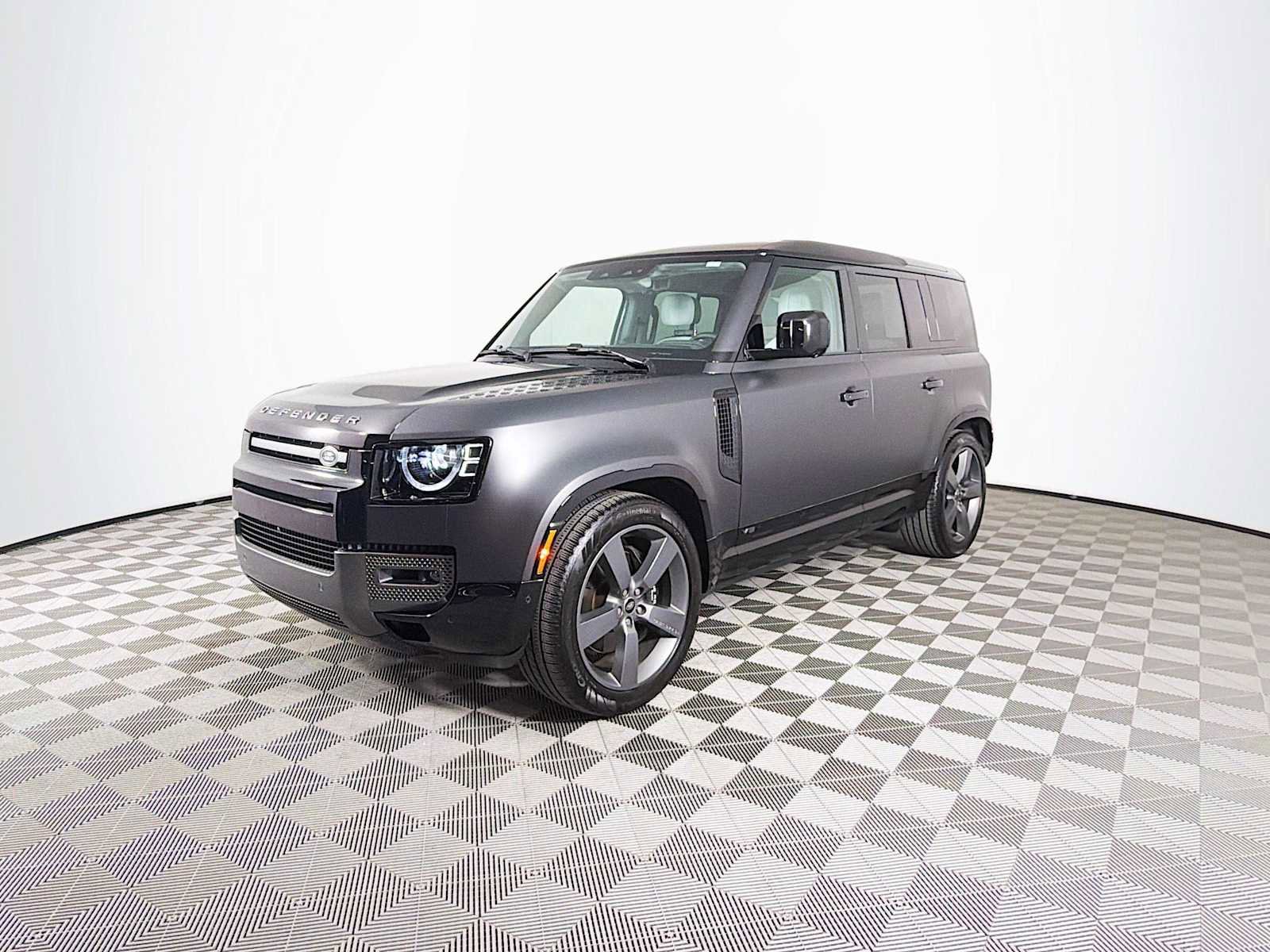 Used 2025 Land Rover Defender 110 V8 AWD/4WD image 1