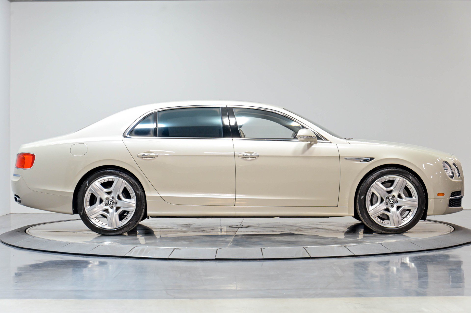 Used 2015 Bentley Flying Spur W12 AWD/4WD image 24
