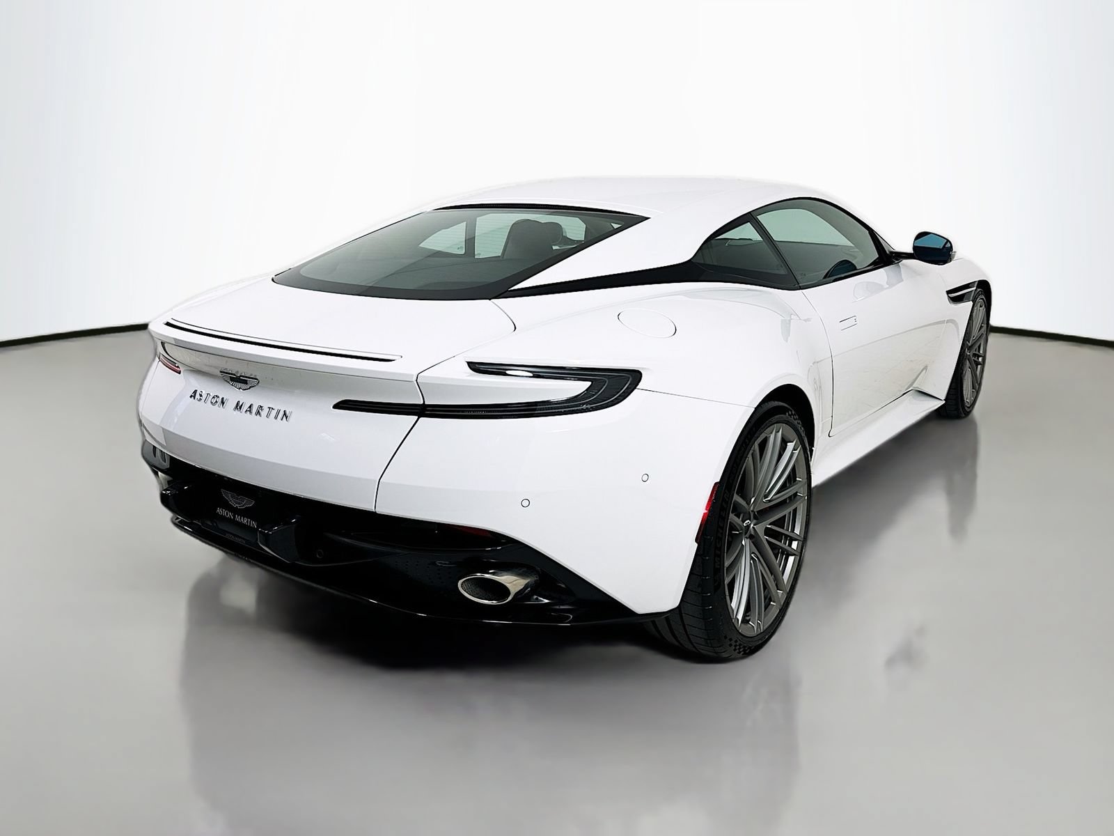 Used 2024 Aston Martin DB12 Coupe RWD image 7