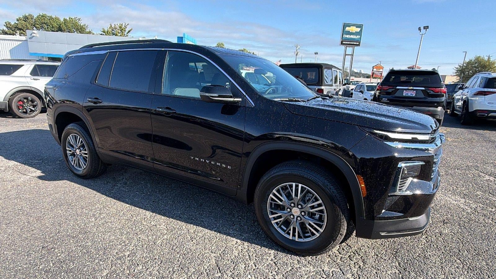 New 2027 Chevrolet Traverse LT FWD image 6