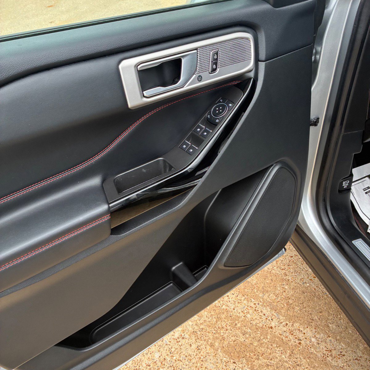 Used 2023 Ford Explorer ST-Line w/ Class IV Trailer Tow Package image 11