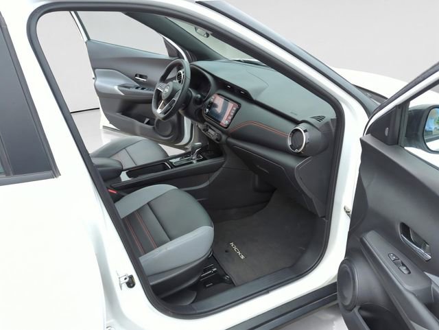 Used 2024 Nissan Kicks SR w/ SR Premium Package FWD image 16