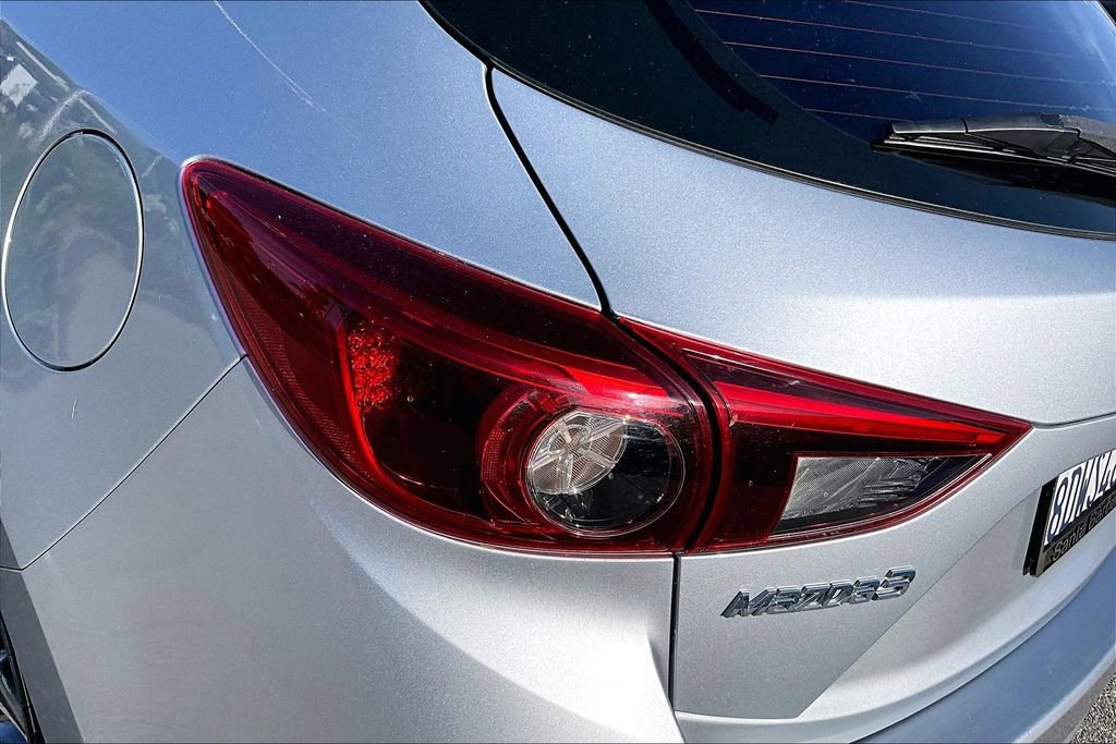 Used 2018 MAZDA MAZDA3 Grand Touring w/ Premium Equipment Package FWD image 23