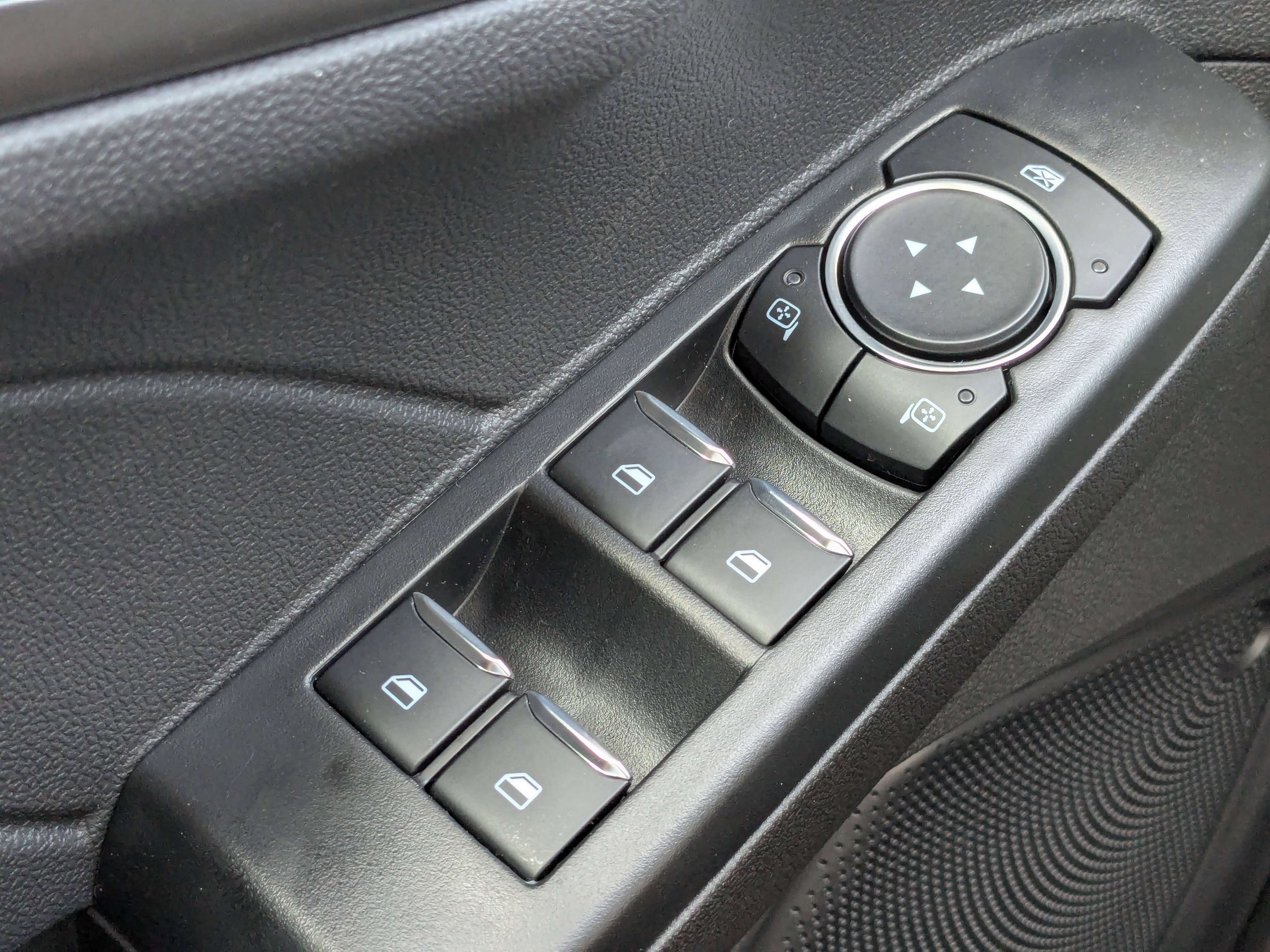New 2025 Ford Escape SE image 30