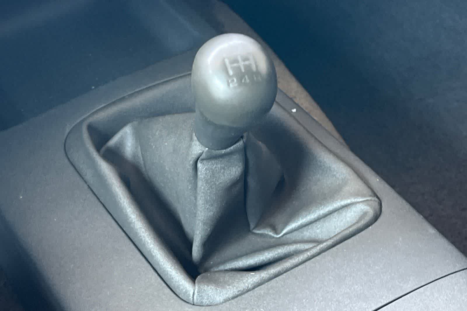 Used 2005 Nissan Frontier XE w/ (U01) Preferred Pkg RWD image 25