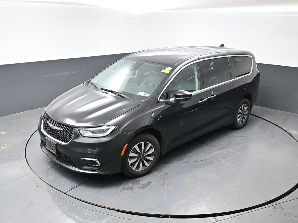 Used 2023 Chrysler Pacifica Touring-L FWD image 19