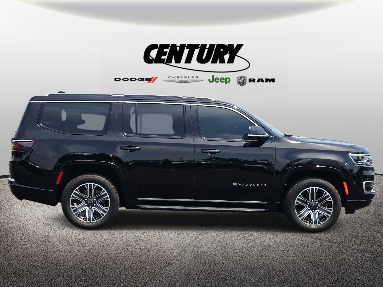 Used 2025 Jeep Wagoneer 4WD w/ Convenience Group I image 2