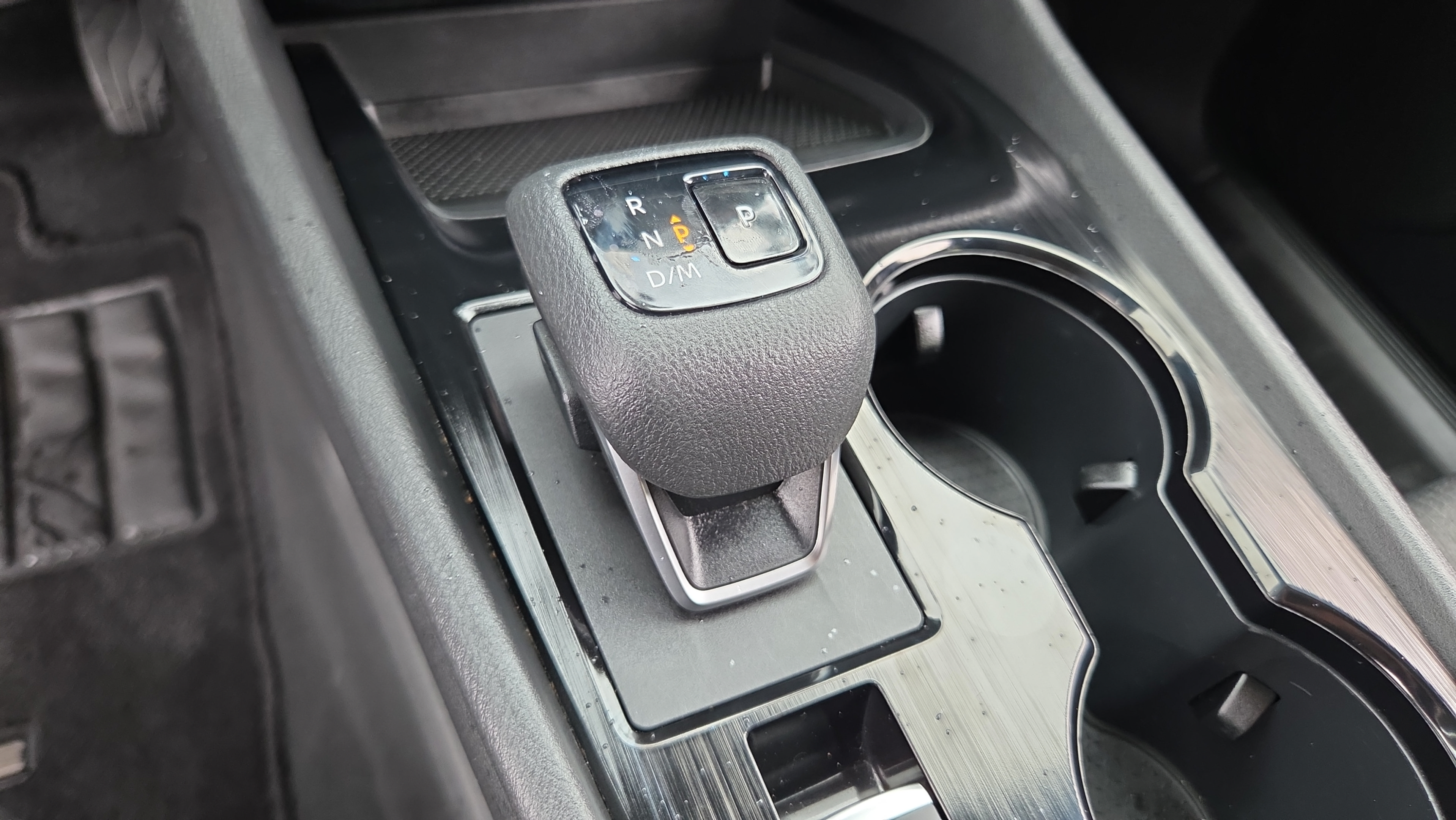 Used 2025 Nissan Rogue SV FWD image 24