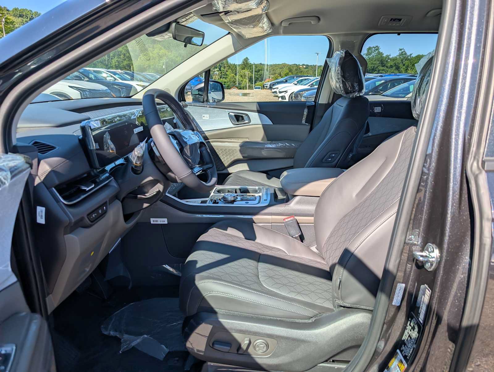New 2027 Kia Carnival EX FWD image 4