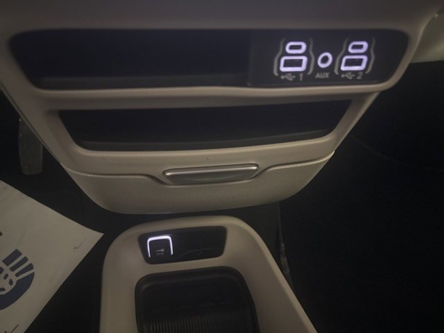 Certified 2024 Chrysler Pacifica Touring-L image 42