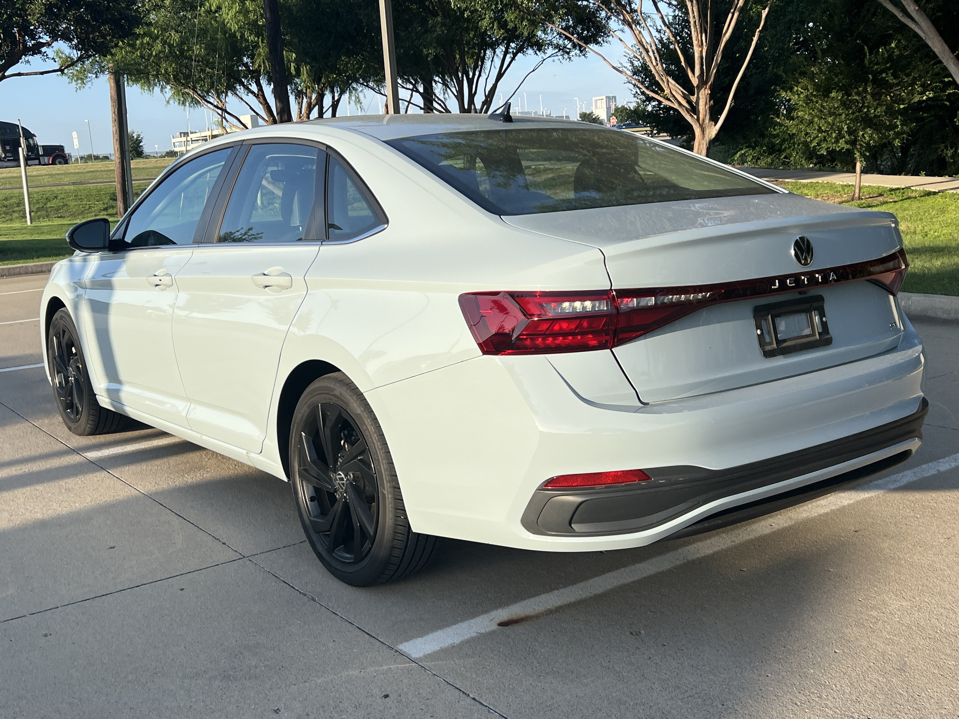 Used 2026 Volkswagen Jetta SE w/ Black Wheel Package FWD image 8