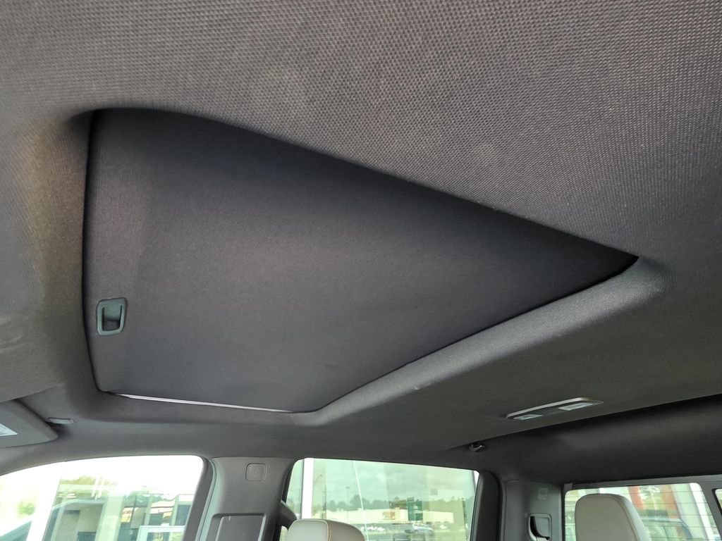 Used 2024 Chevrolet Silverado 1500 ZR2 w/ Technology Package image 8